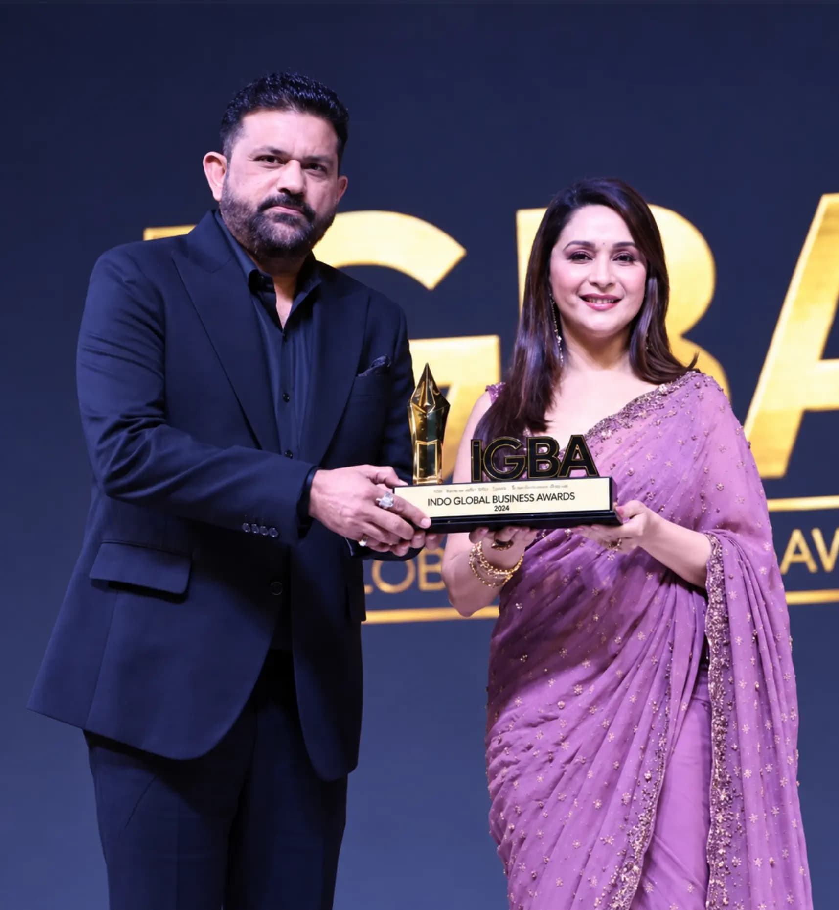 Gagan Edutech founder receiving the Indo Global Business Award